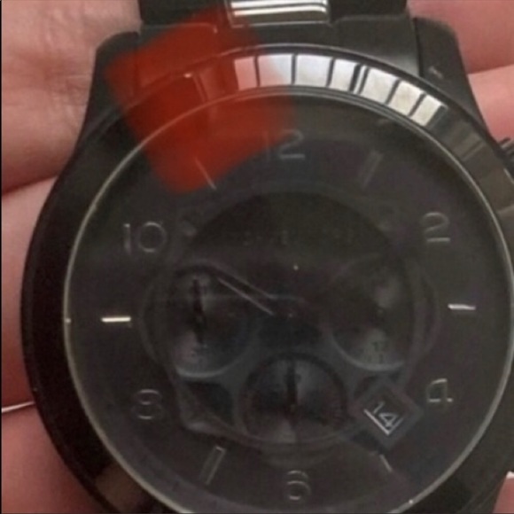 Michael Kors Oversized Watch - Picture 7 of 7